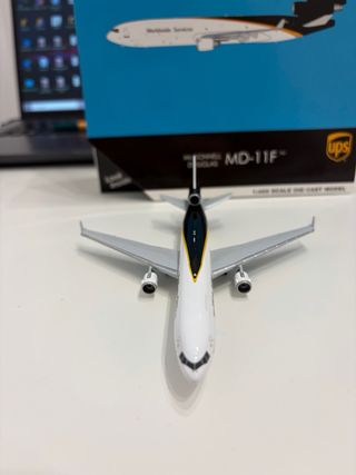 Avión McDonnell Douglas MD-11F UPS 1:400