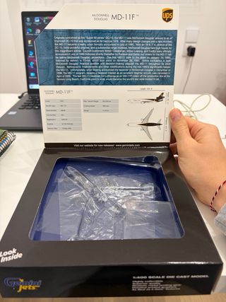 Avión McDonnell Douglas MD-11F UPS 1:400