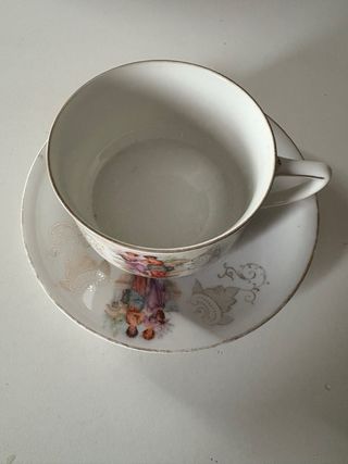 Tazza e piattino vintage decorati