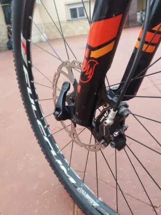 Bicicleta Cube AXS 100 carbono