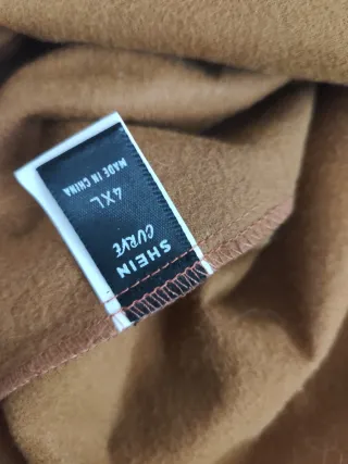 Falda efecto piel marrón con volantes