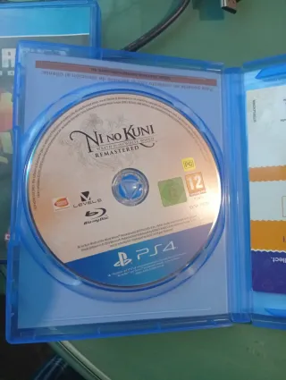 PS4 + 4 Giochi e 2 Controller (prezzo negoziabile)