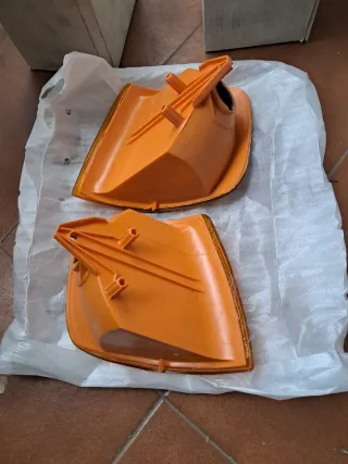 FORD SIERRA. JUEGO DE PILOTOS DELANTEROS.