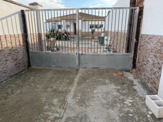 Puerta de entrada metálica