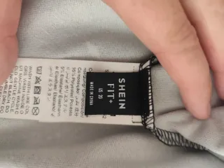 Pichi negro con estampado celestial