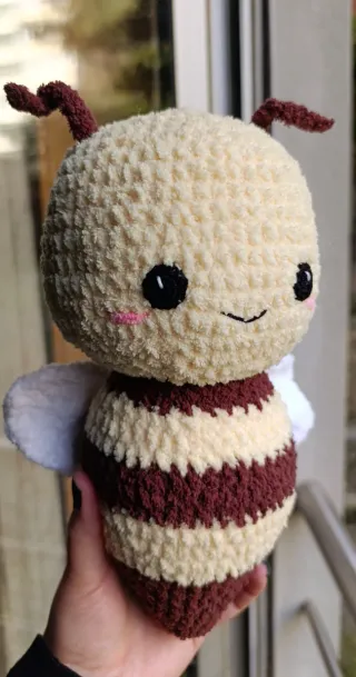 Abelha amigurumi - crochet bee