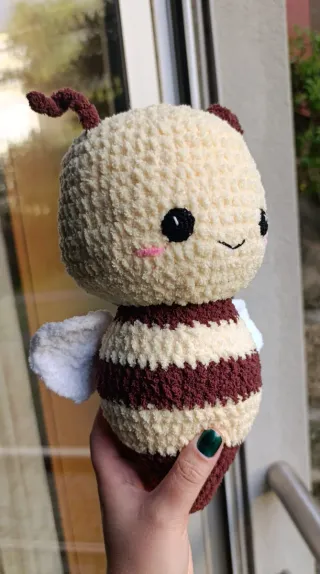 Abelha amigurumi - crochet bee