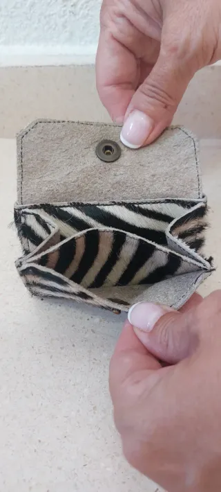 CARTERA PIEL CEBRA IMITACION BILLETERA PELO