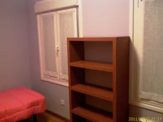 Se alquila habitacion en piso compartido a chica