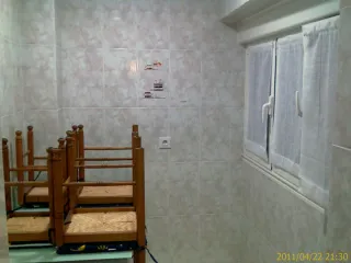 Se alquila habitacion en piso compartido a chica