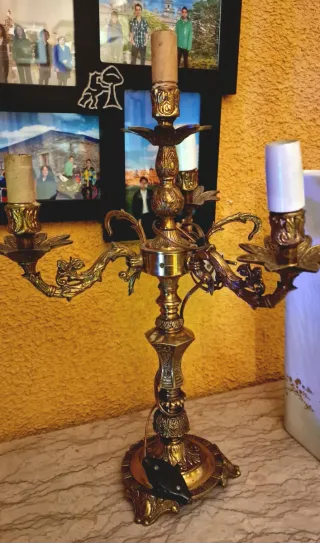 Candelabri in metallo dorati