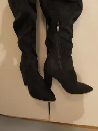 Botas altas tacón negras nuevas nunca usadas