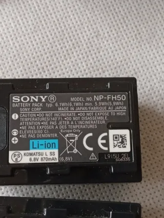 Batterie Sony Alpha + Caricabatterie e Lettore di Schede