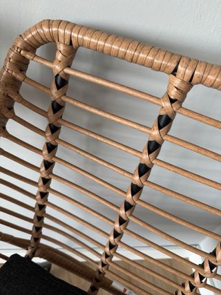 Poltrona in rattan con cuscino grigio per interni/esterni