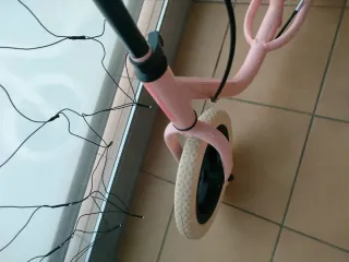Bicicleta de equilibrio rosa