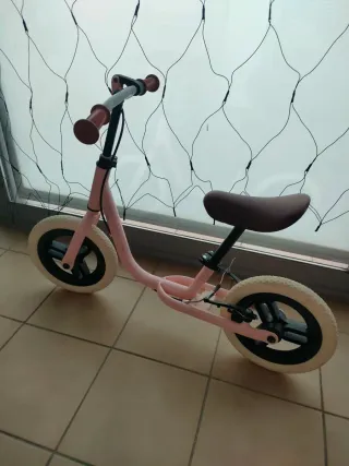 Bicicleta de equilibrio rosa