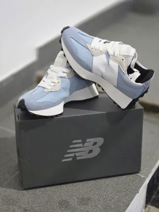 New Balance 327 Azul y Blanco
