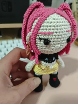 Muñeca crochet Kpop Mira