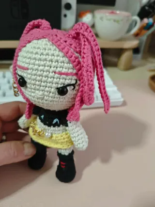 Muñeca crochet Kpop Mira