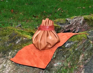 Bolsa rústica de yesca de cuero