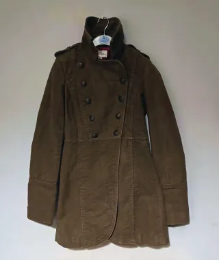 Abrigo militar verde caqui, marron Bershka