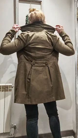 Abrigo militar verde caqui, marron Bershka