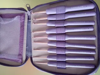 Set uncinetti viola con custodia