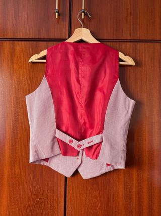 Chaleco de traje a rayas rojas y blancas