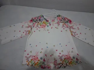 Blusa blanca con estampado floral azul XXL