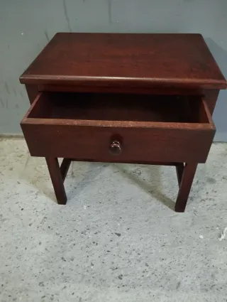 Mesita auxiliar caoba antigua