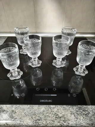 Calice di champagne e acqua di cristallo