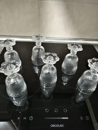 Calice di champagne e acqua di cristallo