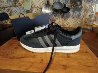 Zapatillas deportivas Adidas negras y grises