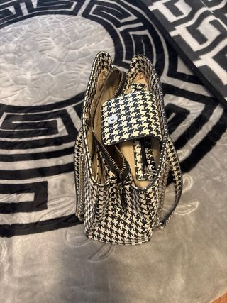 Bolso Guess estampado pata de gallo