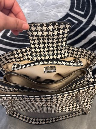 Bolso Guess estampado pata de gallo