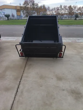 Remolque basculante negro