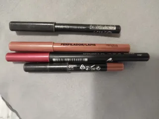 Lápices de labios tonos marrones y rojos todos 2eu