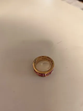 Anillo Guess Dorado y Rosa con Cristales