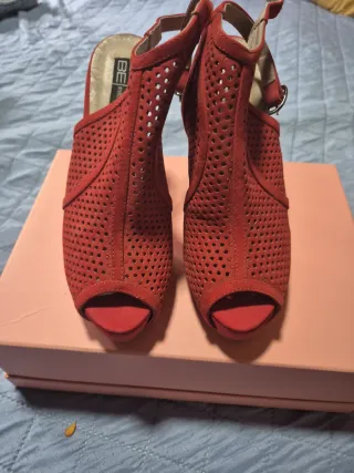 Sandalia botín piel roja