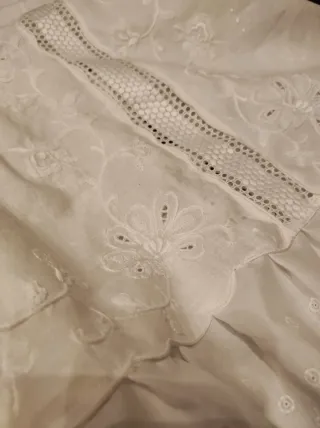 Enagua blanca bordada a mano