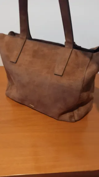 Bolso de ante marrón. Con muy poco uso