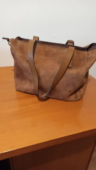 Bolso de ante marrón. Con muy poco uso