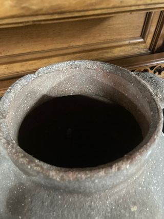 Antigua orza de barro