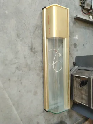 Vitrina expositor cristal y metal dorado