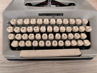 Máquina de escribir manual maritsa 12