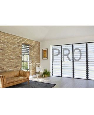 Tenda a rullo a doppia anta Amazon Basics, 56 x 150 cm, bianco