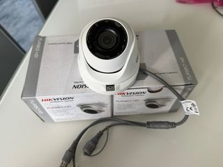 Grabador Hikvision DVR 4 Canales y tres cámaras