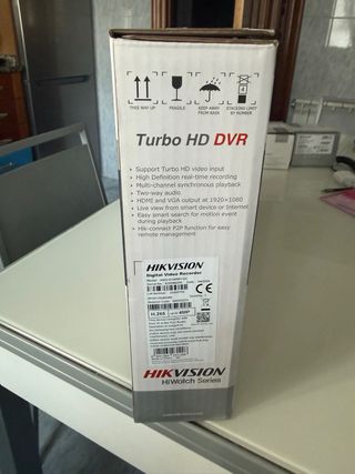 Grabador Hikvision DVR 4 Canales y tres cámaras
