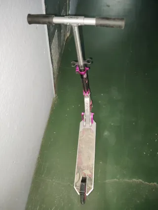 Patinete Oxelo rosa y negro