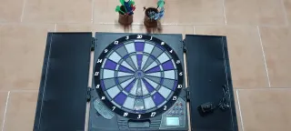 Diana electrónica y dardos